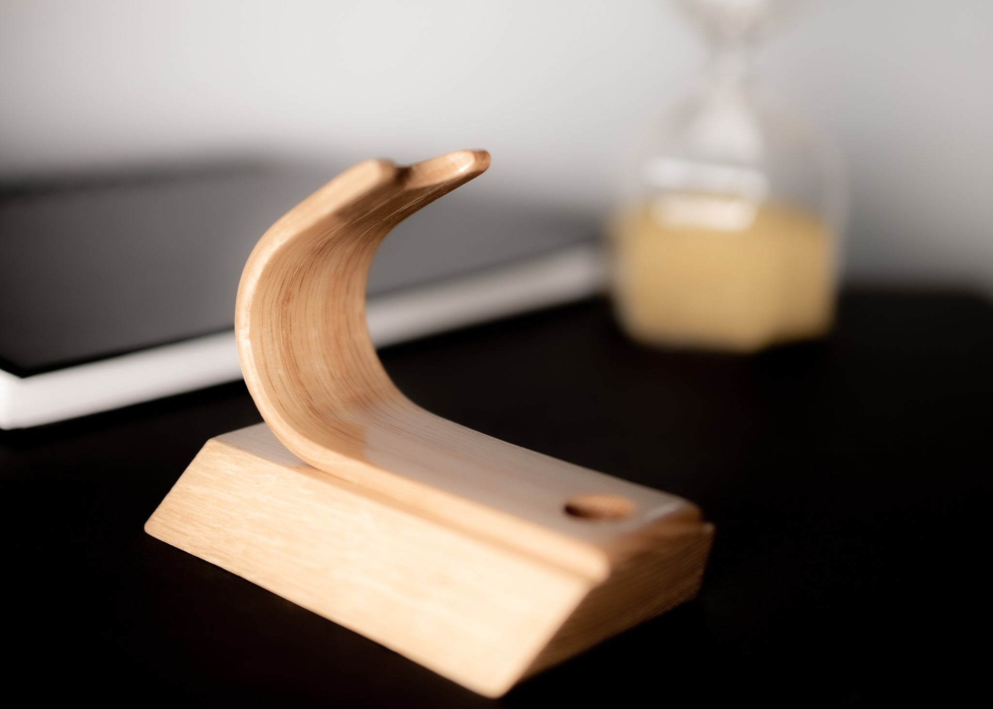 Luxury Oak Pen Holder Stand | Handcrafted Single Pen Display | Swiss Collection